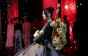 Trương Thị May gây ấn tượng khi mang hoa sen lên sân khấu 